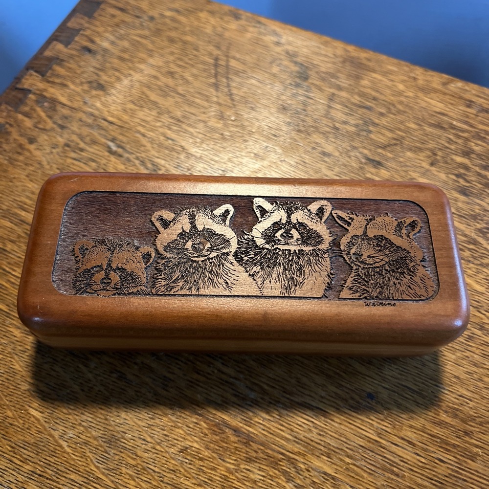 VTG Laser Carved Raccoon Wooden Hinged Velvet Lined Music Box Plays Small World
